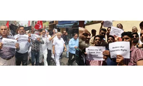 पुलिस ने श्रीनगर में NC के विरोध मार्च और जम्मू में मजदूरों के शांतिपूर्ण प्रदर्शन को विफल किया