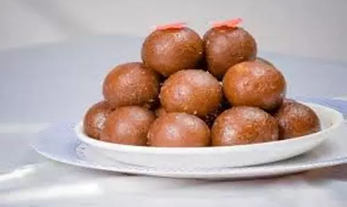 Recipe: रक्षाबंधन पर घर पर बनाएं आसान और स्वादिष्ट गुलाब जामुन Recipe: रक्षाबंधन पर घर पर बनाएं आसान और स्वादिष्ट गुलाब जामुन