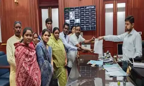 सीईओ के खिलाफ कलेक्टर से शिकायत, दुर्व्यवहार का आरोप