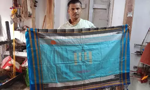 Kamtagi : लक्ष्मण ने बुनाई में राज्य स्तरीय पुरस्कार जीता