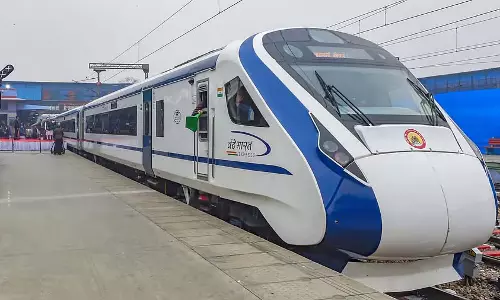 तकनीकी खराबी: बेंगलुरु-धारवाड़ वंदे भारत ट्रेन 45 मिनट तक रुकी रही तकनीकी खराबी: बेंगलुरु-धारवाड़ वंदे भारत ट्रेन 45 मिनट तक रुकी रही