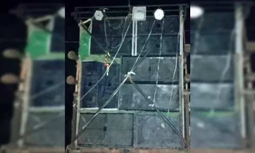 ट्रैक्टर ट्रॉली का डीजे हाई टेंशन लाइन से टकरा गया, फिर...मची चीख पुकार