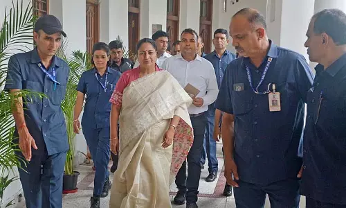 सीएम रेखा गुप्ता ने डीयू छात्रों के लिए यू-स्पेशल बसें दोबारा शुरू करने की घोषणा की