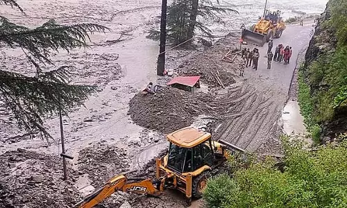 Uttarkashi : बादल फटने से मरने वालों की संख्या 5 हुई, 130 लोगों को बचाया गया Uttarkashi : बादल फटने से मरने वालों की संख्या 5 हुई, 130 लोगों को बचाया गया