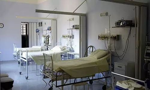 Delhi:  आयुष्मान भारत योजना राजधानी में बाधाओं का सामना कर रही