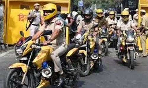 मोती नगर में झपटमारी के आरोप में दो बाबा समेत चार गिरफ्तार