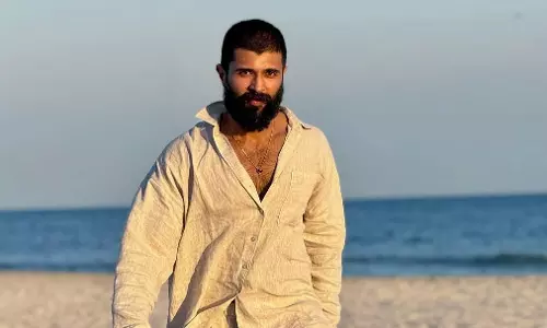 बेटिंग ऐप्स प्रमोशन का मामला, ईडी के सामने पेश हुए एक्टर विजय देवरकोंडा बेटिंग ऐप्स प्रमोशन का मामला, ईडी के सामने पेश हुए एक्टर विजय देवरकोंडा