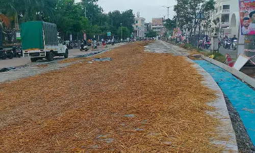 सड़क निर्माण कार्य: यातायात से लोग परेशान