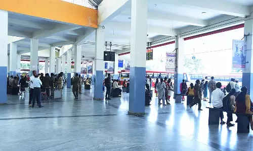 बस यातायात सामान्य; यात्रियों की संख्या कम