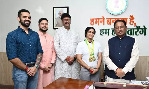 मुख्यमंत्री से एशियन अफ्रीकन पैसिफिक पावरलिफ्टिंग चैंपियनशिप की स्वर्ण पदक विजेता नमी राय पारेख ने की मुलाकात मुख्यमंत्री से एशियन अफ्रीकन पैसिफिक पावरलिफ्टिंग चैंपियनशिप की स्वर्ण पदक विजेता नमी राय पारेख ने की मुलाकात