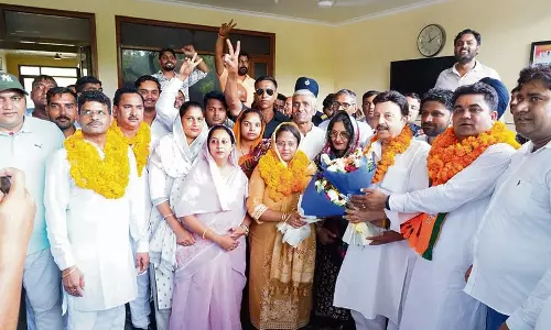 राव नरबीर खेमे ने मानेसर नगर निगम के उप महापौर पद पर निर्विरोध जीत हासिल की राव नरबीर खेमे ने मानेसर नगर निगम के उप महापौर पद पर निर्विरोध जीत हासिल की