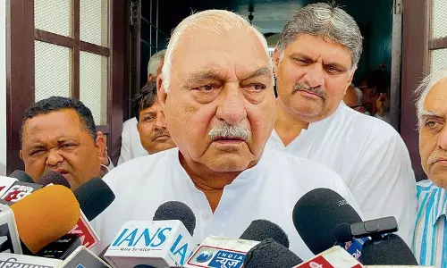हुड्डा ने किसानों के लिए 50 हजार रुपये प्रति एकड़ की राहत मांगी हुड्डा ने किसानों के लिए 50 हजार रुपये प्रति एकड़ की राहत मांगी