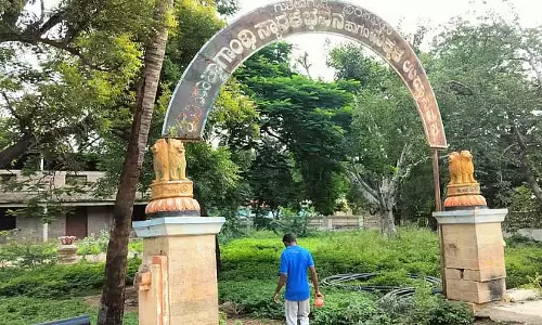 Guledagudda : गांधी मेमोरियल हॉल को शौचालय में बदल दिया गया Guledagudda : गांधी मेमोरियल हॉल को शौचालय में बदल दिया गया