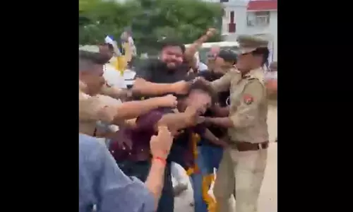 इस नेता पर हुआ हमला, कैमरे में कैद