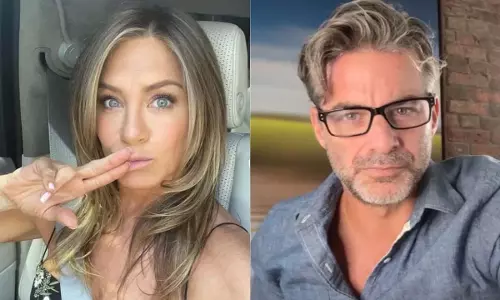 Jennifer Aniston और जिम कर्टिस के बीच उम्र का अंतर क्या है?