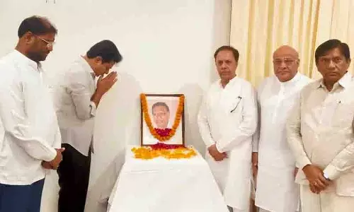 KTR ने प्रोफेसर जयशंकर को श्रद्धांजलि दी, उन्हें तेलंगाना आंदोलन का वैचारिक प्रकाश स्तंभ बताया KTR ने प्रोफेसर जयशंकर को श्रद्धांजलि दी, उन्हें तेलंगाना आंदोलन का वैचारिक प्रकाश स्तंभ बताया