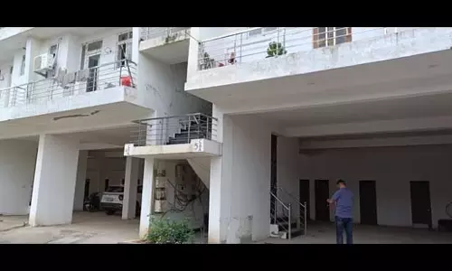 जीरकपुर सोसायटी में घुसकर एक व्यक्ति ने दो लोगों पर गोलियां चलाईं जीरकपुर सोसायटी में घुसकर एक व्यक्ति ने दो लोगों पर गोलियां चलाईं
