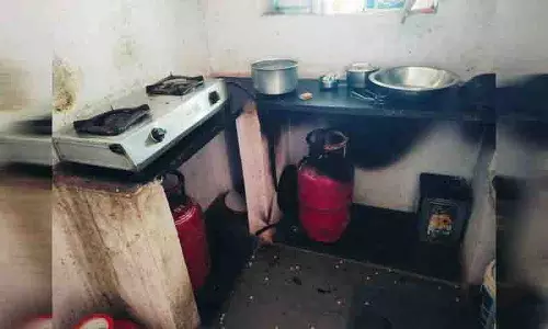 Yedkulapally में सिलेंडर लीक से आग लगने से परिवार के तीन सदस्य घायल