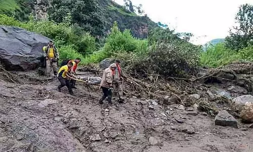 Uttarakhand : भूस्खलन में 150 लोग जिंदा बचाए गए, 11 जवान लापता