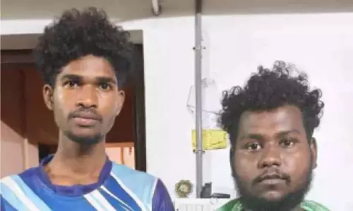 चंदन का पेड़ काटने का प्रयास: दो गिरफ्तार चंदन का पेड़ काटने का प्रयास: दो गिरफ्तार