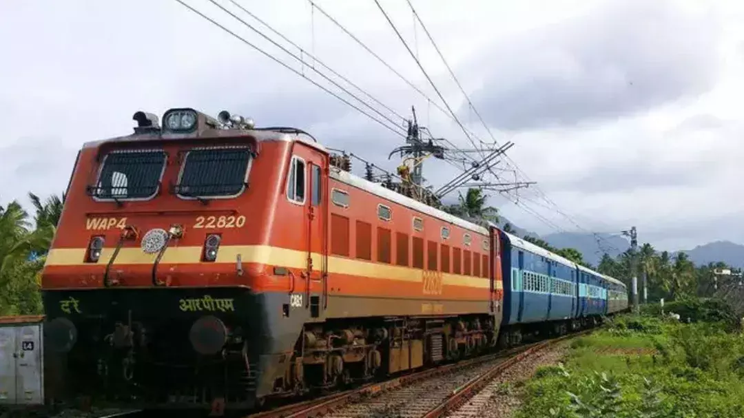 Palakkad-एर्नाकुलम मेमू रद्द अलुवा में ट्रैक रखरखाव के कारण एक्सप्रेस ट्रेनें विलंबित
