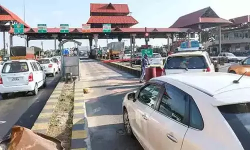 हाईकोर्ट ने पलियेक्कारा में एक महीने तक टोल वसूली न करने का आदेश दिया हाईकोर्ट ने पलियेक्कारा में एक महीने तक टोल वसूली न करने का आदेश दिया
