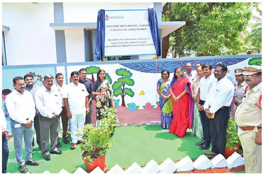 Andhra: पुनर्निर्मित बी.सी. सरकारी बालक छात्रावास में रहने वालों के लिए खुशियाँ Andhra: पुनर्निर्मित बी.सी. सरकारी बालक छात्रावास में रहने वालों के लिए खुशियाँ