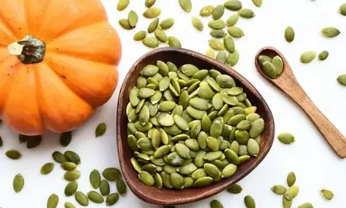 बालों और त्वचा के लिए सुपरफूड, कद्दू के बीज के फायदे जानें