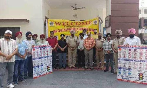 Police ने छात्रों को सड़क चिन्हों के बारे में जागरूक करने के लिए अभियान शुरू किया