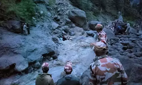 Kinnaur में बादल फटने से पुल बह जाने के बाद फंसे 413 तीर्थयात्रियों को बचाया गया