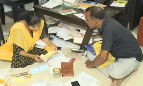 दवा परीक्षण लैब के प्रमुख वैज्ञानिक के खिलाफ सतर्कता विभाग की छापेमारी दवा परीक्षण लैब के प्रमुख वैज्ञानिक के खिलाफ सतर्कता विभाग की छापेमारी