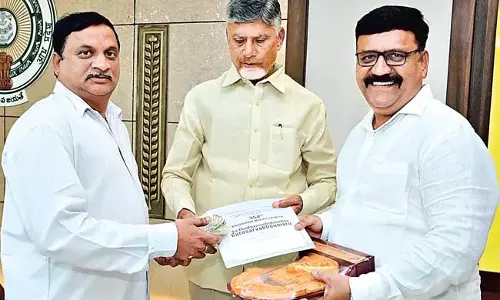मुख्यमंत्री को राघवेंद्र स्वामी सप्तरोत्सव में भाग लेने के लिए आमंत्रित किया