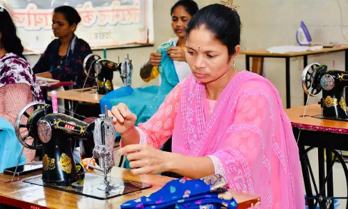 आत्मसमर्पित माओवादियों को मिल रहा नया जीवन, सिलाई प्रशिक्षण में लीन