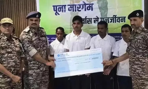 बीजापुर में 9 माओवादियों ने किया आत्मसमर्पण