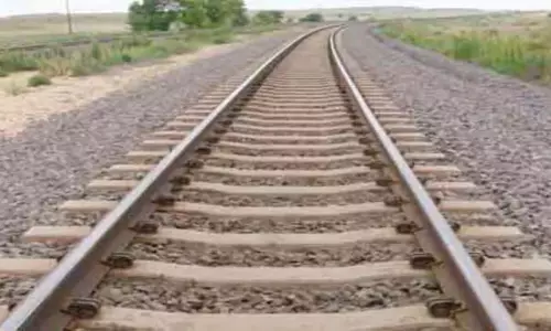 बारिश से बचाव, यूपी रेलवे ने नदी किनारे ट्रैक की सुरक्षा बढ़ाई