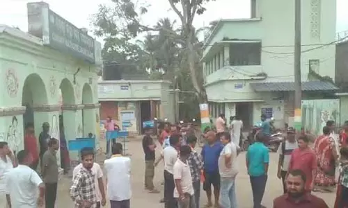 बालासोर स्कूल में प्रार्थना के दौरान 20 से अधिक छात्राएं बीमार पड़ गईं बालासोर स्कूल में प्रार्थना के दौरान 20 से अधिक छात्राएं बीमार पड़ गईं