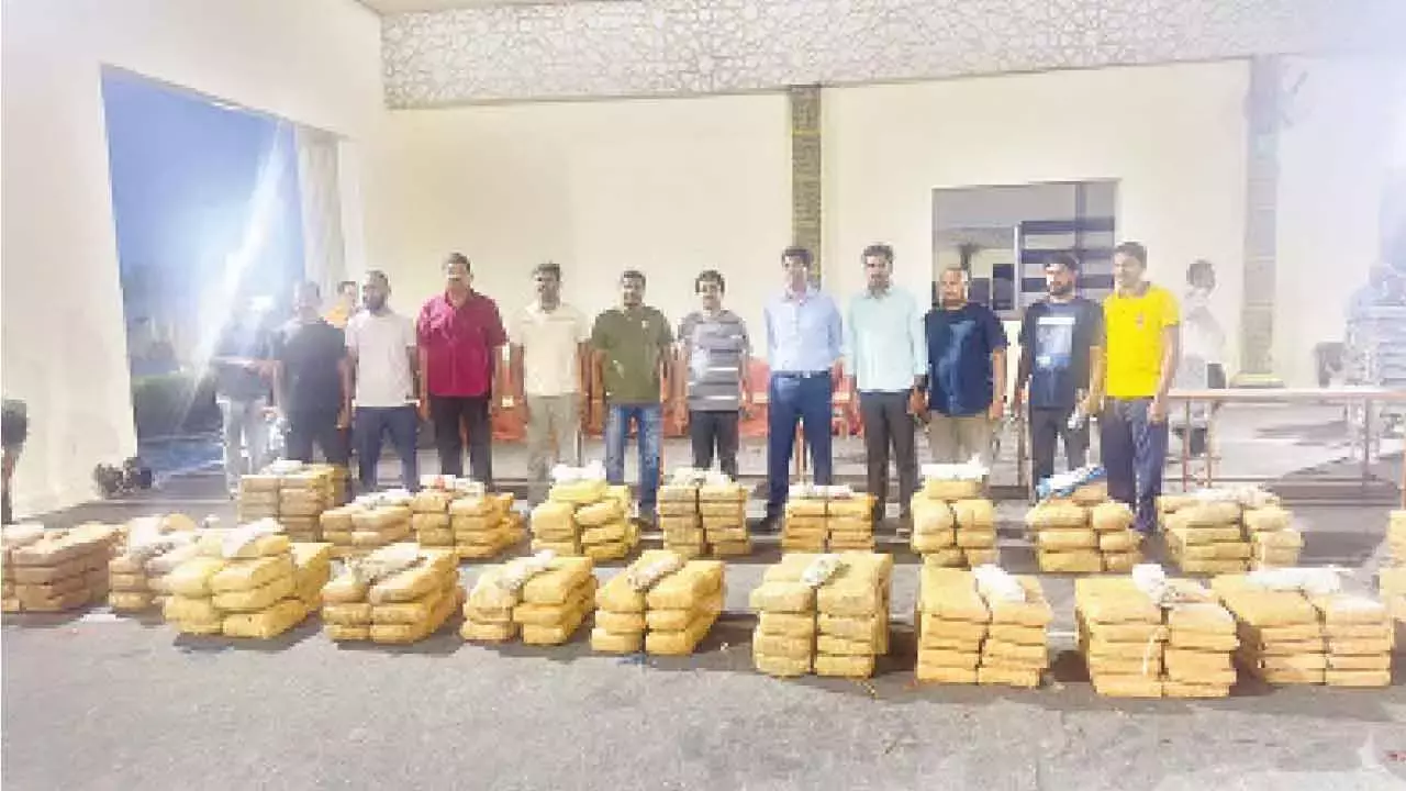 पुलिस ने 4.2 करोड़ रुपये मूल्य का 847 किलोग्राम गांजा जब्त किया, दो गिरफ्तार
