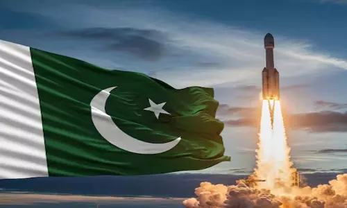 Pakistan की नज़र चीन की मदद से 2035 में चाँद पर उतरने पर