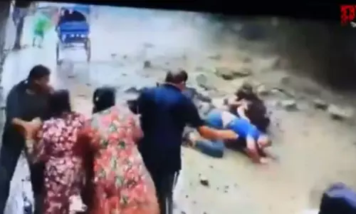 Haridwar : हर की पौड़ी पर हादसा, मलबा गिरने से टला बड़ा नुकसान