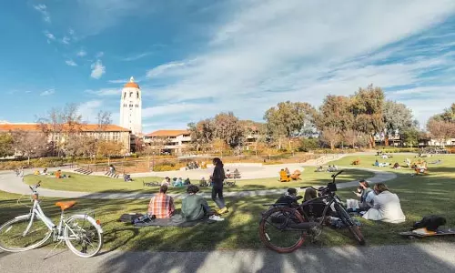 Stanford University ने 360 से अधिक कर्मचारियों को नौकरी से निकाला Stanford University ने 360 से अधिक कर्मचारियों को नौकरी से निकाला