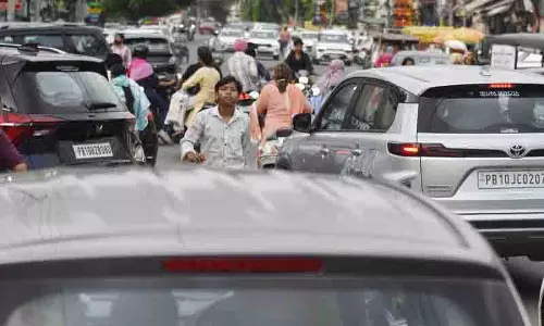 राखी के त्यौहार पर Ludhiana की सड़कों पर यातायात व्यवस्था चरमरा गई राखी के त्यौहार पर Ludhiana की सड़कों पर यातायात व्यवस्था चरमरा गई