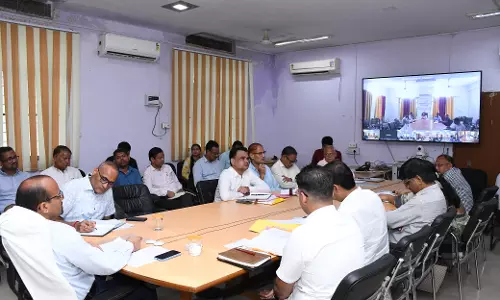 Madhopur: भूमि आवंटन एवं आपदा प्रबंधन की समीक्षा बैठक आयोजित