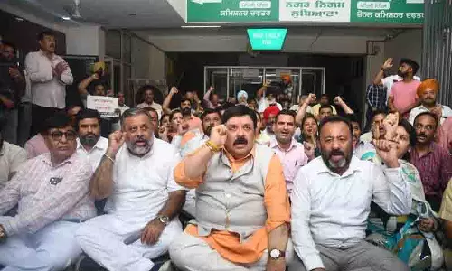 BJP पार्षदों का विरोध प्रदर्शन पांचवें दिन भी जारी, उप महापौर ने किया हस्तक्षेप, आज होगी बैठक