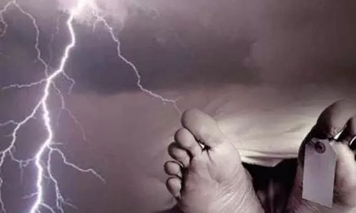 खेत में काम करते समय बिजली गिरने से युवक की मौत, दो घायल