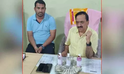 परिवहन अधिकारी 31 को रिटायरमेंट पर रिश्वत लेते पकड़ा गया परिवहन अधिकारी 31 को रिटायरमेंट पर रिश्वत लेते पकड़ा गया