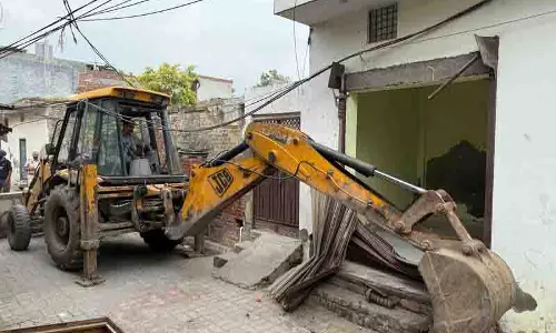 Amritsar के गुरु की वडाली में ड्रग तस्कर का घर तोड़ा गया Amritsar के गुरु की वडाली में ड्रग तस्कर का घर तोड़ा गया