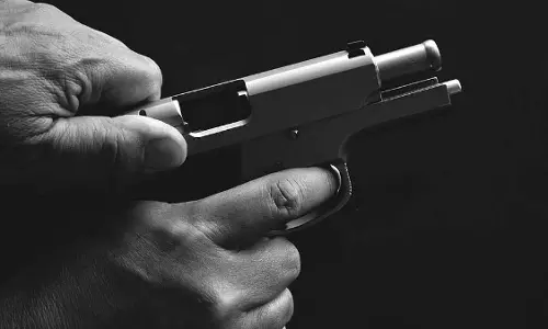 फोरेंसिक लैब के पास हथियार के साथ पकड़ा गया रियल एस्टेट एजेंट