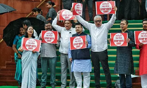 Trinamool ने अजीब अपील के लिए एसआईआर की कड़ी आलोचना की