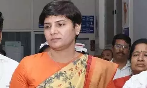 Hyderabad कलेक्टर ने एलोपैथिक इलाज करने वाले झोलाछाप डॉक्टरों के खिलाफ कार्रवाई का आह्वान किया Hyderabad कलेक्टर ने एलोपैथिक इलाज करने वाले झोलाछाप डॉक्टरों के खिलाफ कार्रवाई का आह्वान किया