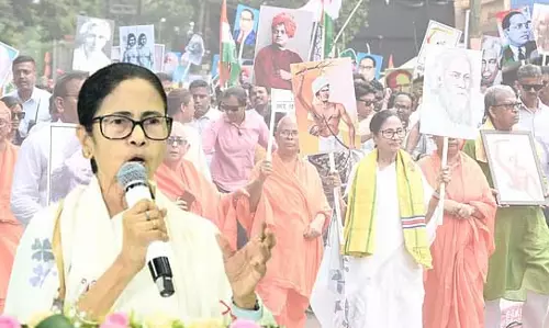 ममता ने चुनाव आयोग पर सीधा हमला बोला ममता ने चुनाव आयोग पर सीधा हमला बोला